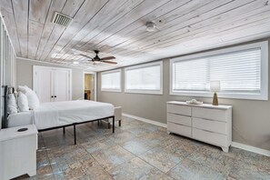 5 bedrooms, desk, iron/ironing board, WiFi