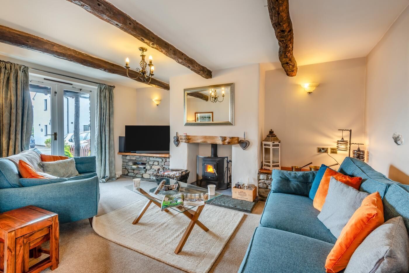 Télévision, cheminée