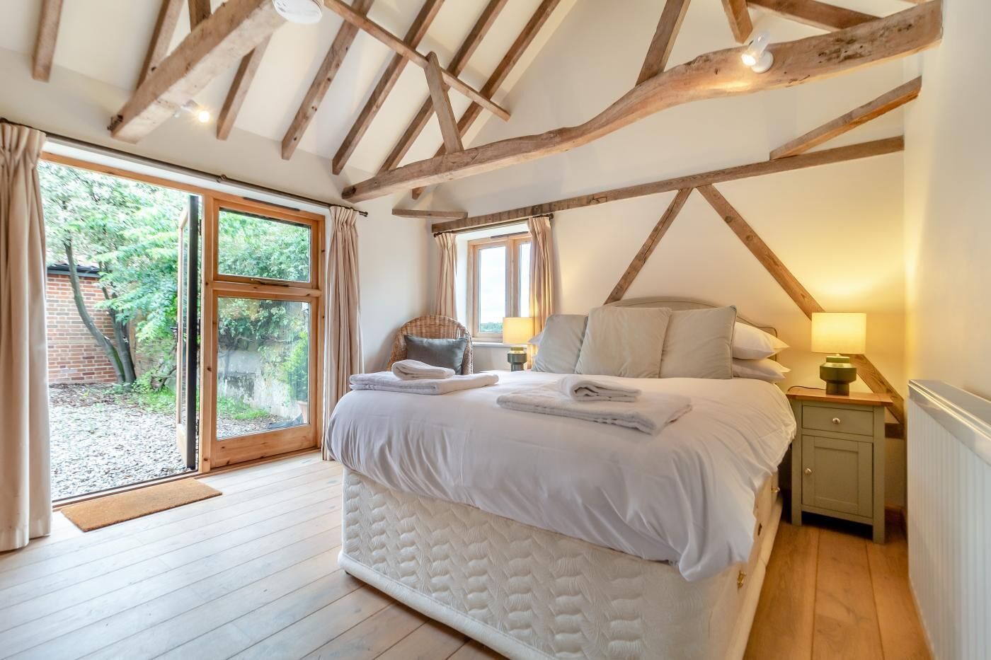 Iron/ironing board, free WiFi, bed sheets