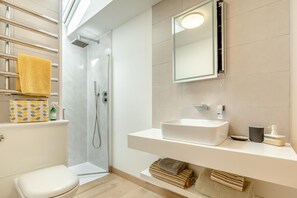 Towels - 1 Bed in Tytherleigh (oc-b29732) (Tytherleigh)