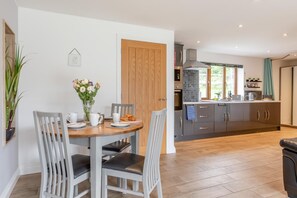 Dining - 1 Bed in Tytherleigh (oc-h29733) (Tytherleigh)