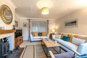 TV, fireplace - 3 Bed in Castle Acre (oc-f29723) (Castle Acre)