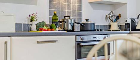 Microwave, oven, dishwasher, cookware/dishes/utensils