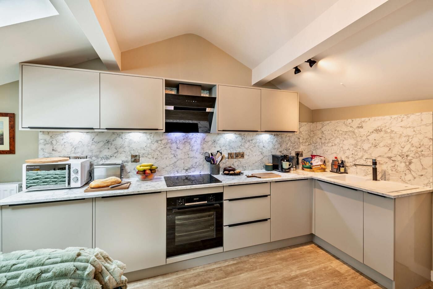 Dishwasher, cookware/dishes/utensils