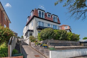 Exterior - 2 Bed in Scarborough (oc-t29696) (Scarborough)