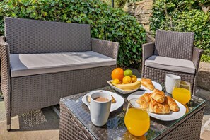Property grounds - 1 Bed in Luddendenfoot (oc-b29721) (Halifax)