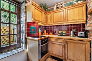 Microwave, cookware/dishes/utensils - 1 Bed in Luddendenfoot (oc-b29721) (Halifax)
