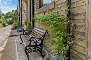 Terrace/patio - 1 Bed in Luddendenfoot (oc-b29721) (Halifax)