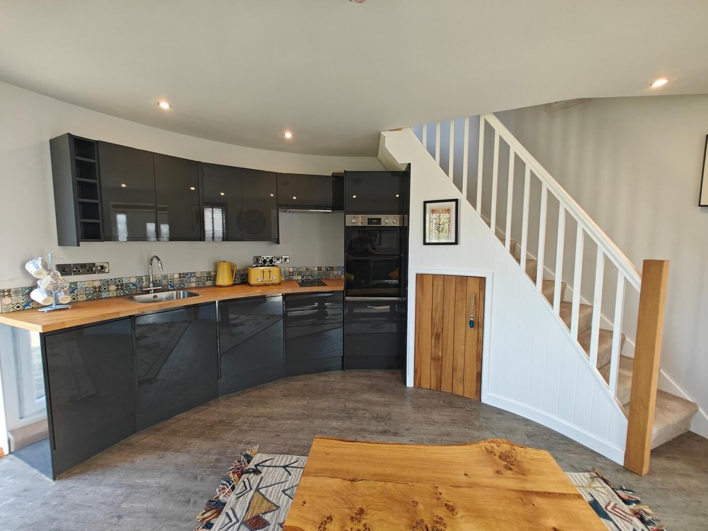 Ovn, oppvaskmaskin og kjøkkenutstyr