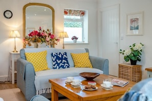 TV, fireplace - 4 Bed in Wookey (oc-f29665) (Wookey)