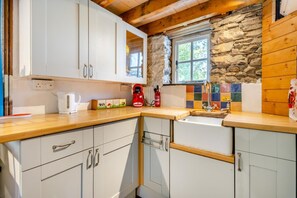 Micro-ondes, four, chaise haute