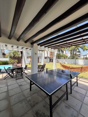 Outdoor dining - Luxury house - Swimming pool and soccer field (Florianópolis)