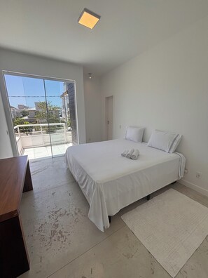 3 bedrooms, iron/ironing board, WiFi, bed sheets - Luxury house - Swimming pool and soccer field (Florianópolis)