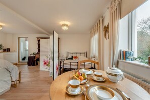 Dining - 1 Bed in Ludchurch (oc-m29752) (Ludchurch)