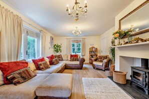 TV, fireplace - 6 Bed in Ludchurch (oc-m29751) (Ludchurch)