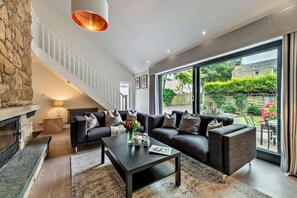 TV, fireplace - 4 Bed in Beadnell (oc-b29707) (Beadnell)