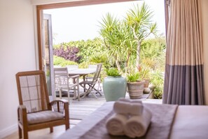 Travel cot, free WiFi, bed sheets - 4 Bed in Mawgan Porth (oc-h29763) (Mawgan Porth)