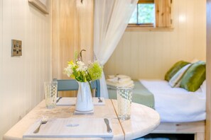 免费 WiFi、床单