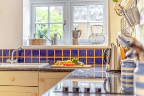 Oven, dishwasher, cookware/dishes/utensils - 2 Bed in Bodham (oc-s29720) (Bodham)