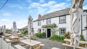 Outdoor dining - 2 Bed in Padstow (oc-w3658) (Treyarnon Bay)
