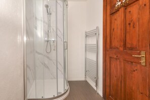 Bathroom - 2 Bed in Padstow (oc-w3658) (Treyarnon Bay)