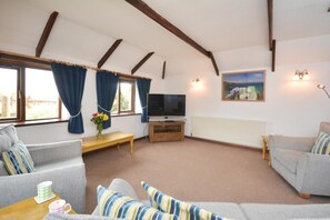 Living area - 2 Bed in Padstow (oc-w3658) (Treyarnon Bay)
