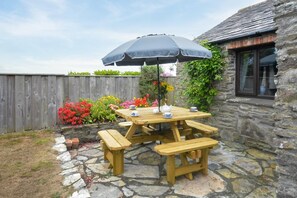 Outdoor dining - 2 Bed in Padstow (oc-w3658) (Treyarnon Bay)