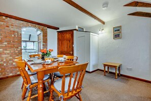 Dining - 2 Bed in Padstow (oc-w3658) (Treyarnon Bay)