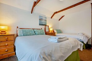 Travel crib, free WiFi, bed sheets - 2 Bed in St. Merryn (oc-w29716) (Saint Merryn)