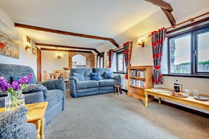 TV - 2 Bed in St. Merryn (oc-w29716) (Saint Merryn)