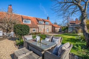 Outdoor dining - 2 Bed in Wiveton (oc-g29762) (Wiveton)