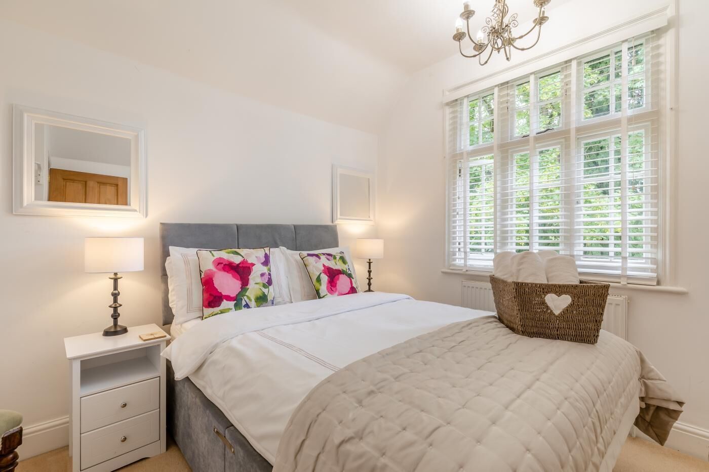 5 bedrooms, travel cot, free WiFi, bed sheets