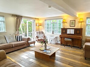 TV, fireplace - 5 Bed in Belper (oc-b29775) (Belper)