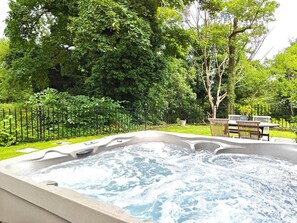 Outdoor dining - 5 Bed in Belper (oc-b29775) (Belper)