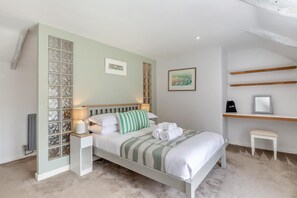 Iron/ironing board, travel crib, free WiFi, bed sheets - 5 Bed in Bodmin (oc-l29658) (Blisland)