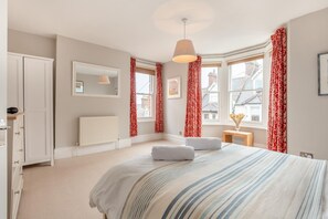 4 bedrooms, travel cot, free WiFi - 4 Bed in Swanage (oc-a29454) (Swanage)