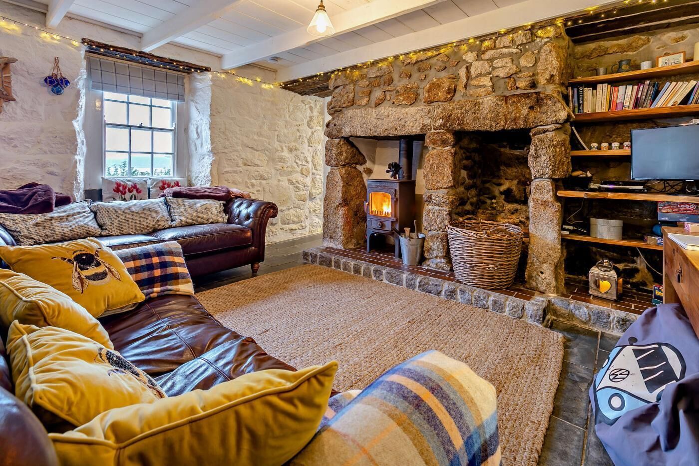 Télévision, cheminée