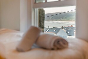 3 slaapkamers, een strijkplank/strijkijzer, gratis wifi, beddengoed