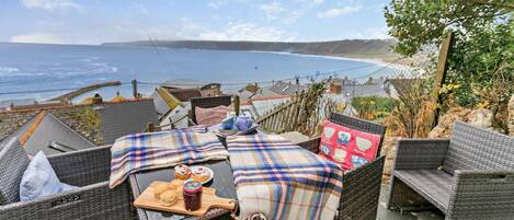 تناول الطعام بالخارج