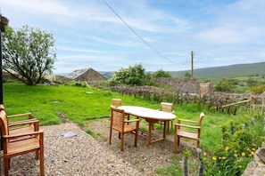 Outdoor dining - 3 Bed in Askrigg (oc-w29833) (Stalling Busk)