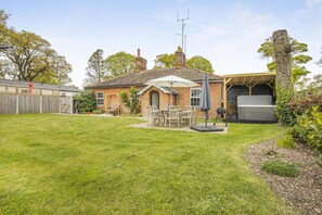 Outdoor dining - 3 Bed in Northrepps (oc-k29801) (Cromer)