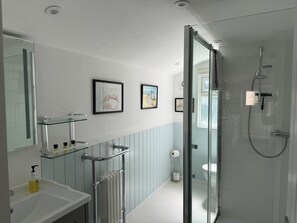 Towels - 1 Bed in Northrepps (oc-m29800) (Crossdale Street)
