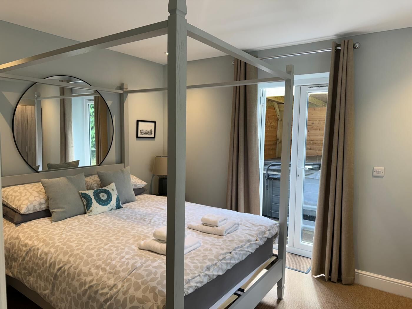 Free WiFi, bed sheets