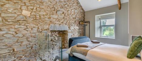 Silitysrauta/-lauta, ilmainen Wi-Fi, vuodevaatteet