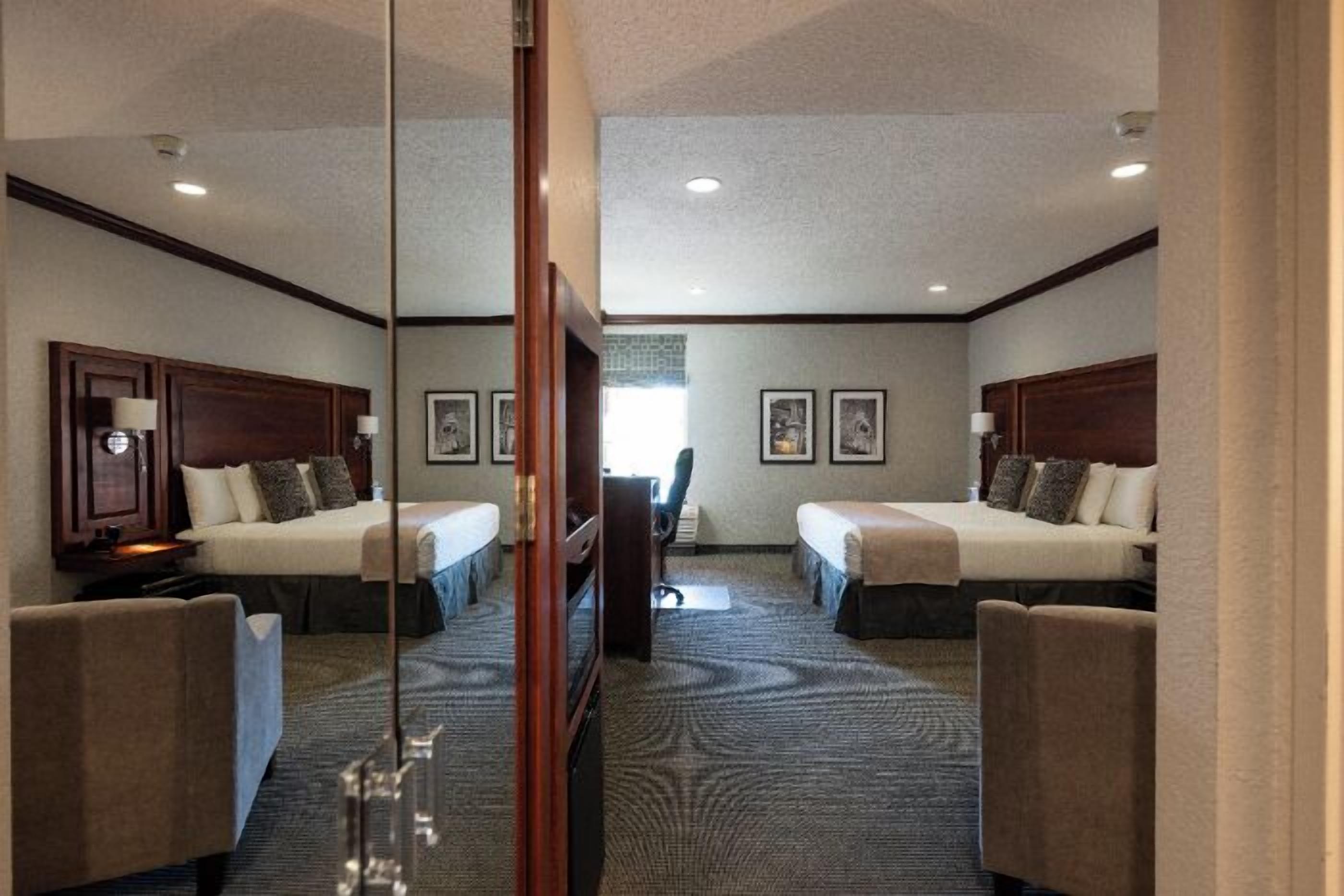 1 Schlafzimmer, Schreibtisch, Bügeleisen/Bügelbrett, Reisekinderbett