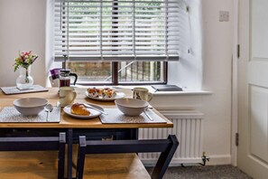 Dining - 2 Bed in Ulverston (oc-q29885) (Ulverston)