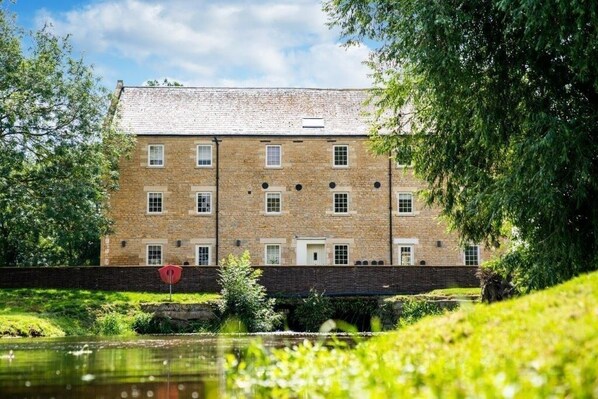 Exterior - Luxury Stay at Yarwell Mill, Peterborough (North Northamptonshire)