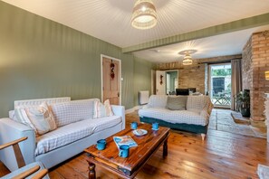 TV - 3 Bed in Swanage (oc-n29755) (Swanage)