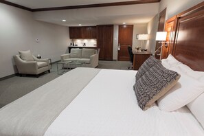 Schreibtisch, Bügeleisen/Bügelbrett, Reisekinderbett, kostenloses WLAN