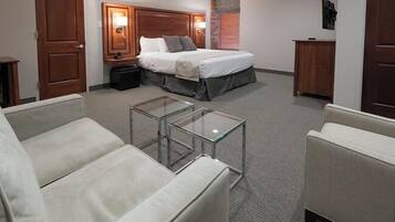 Skrivebord, strykejern/-brett, reiseseng for barn og wi-fi (inkludert)